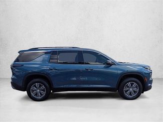 Used 2025 Chevrolet Traverse LT FWD video 4