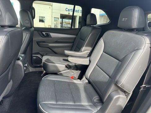 Used 2025 Buick Enclave Sport Touring image 25