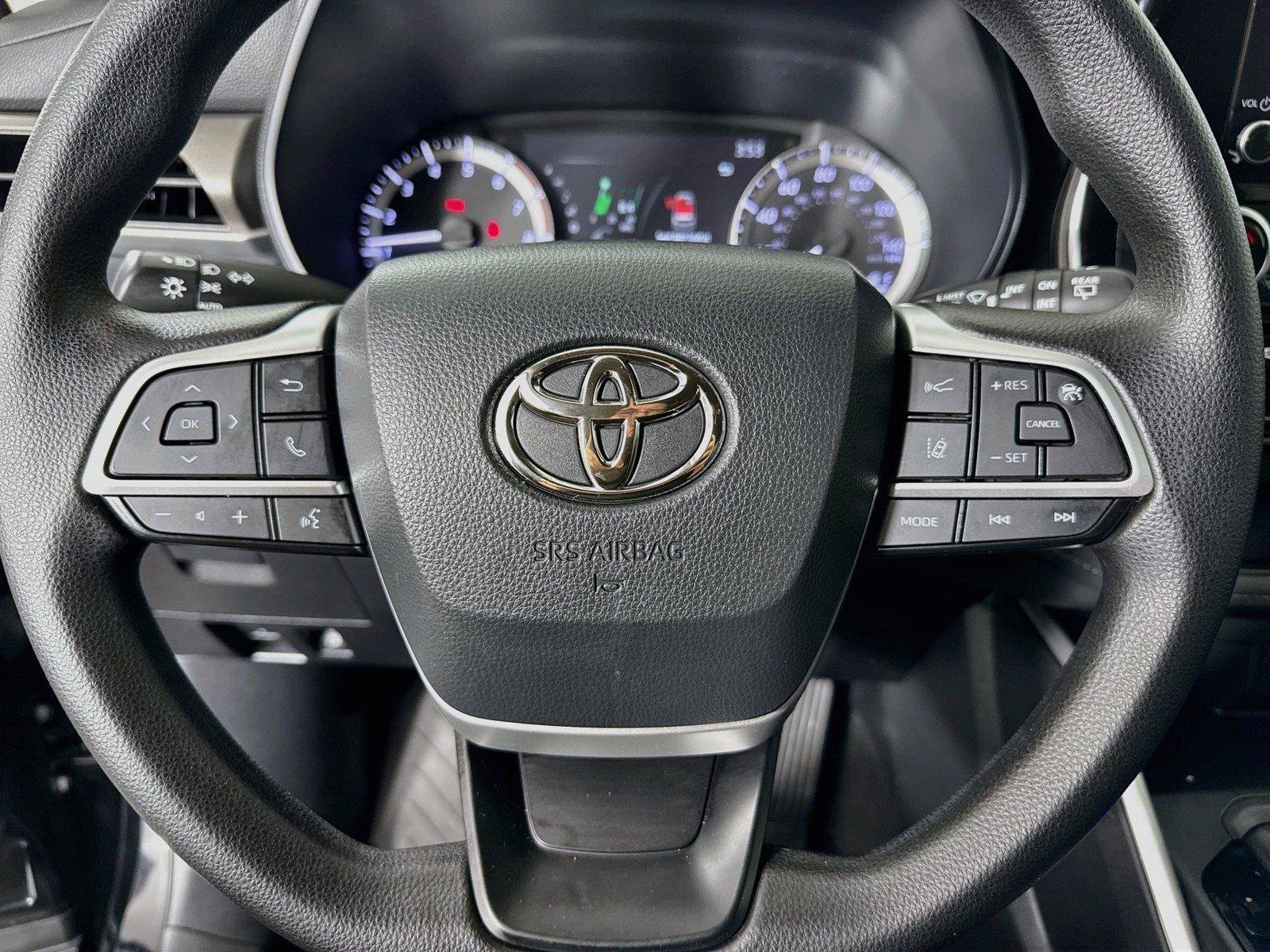 Used 2023 Toyota Highlander L FWD image 15