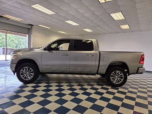 Used 2019 RAM 1500 Laramie AWD/4WD image 4