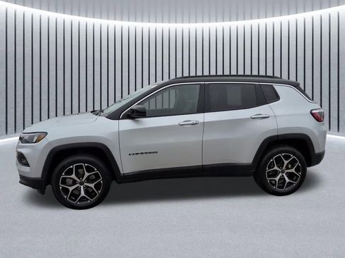 Used 2025 Jeep Compass Limited image 14