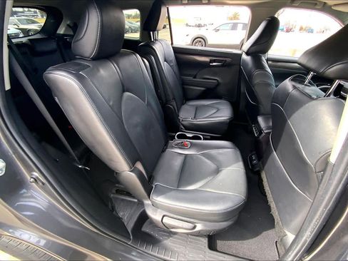 Used 2023 Toyota Highlander Limited image 20