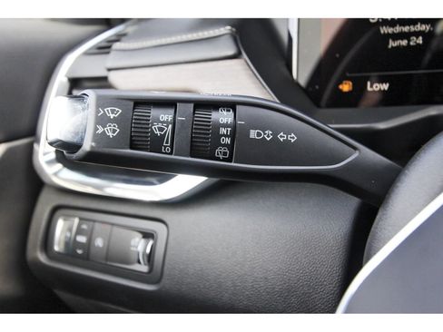 Used 2025 GMC Acadia Denali FWD image 21