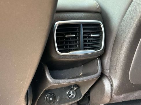 Used 2019 Hyundai Santa Fe SEL FWD image 18