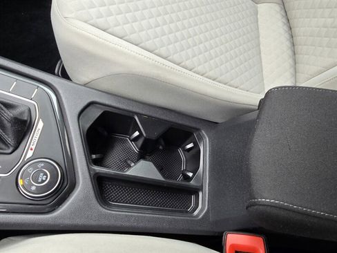 Used 2018 Volkswagen Tiguan S image 22