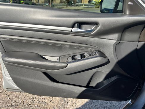 Used 2021 Nissan Altima 2.5 SV w/ SV Premium Package image 13