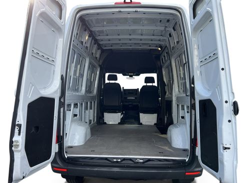 Used 2025 Mercedes-Benz Sprinter 2500 image 25