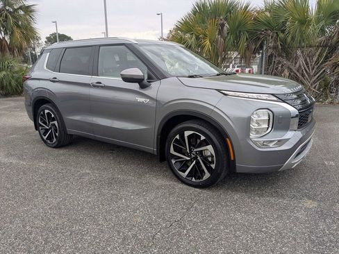 Used 2024 Mitsubishi Outlander SEL image 2