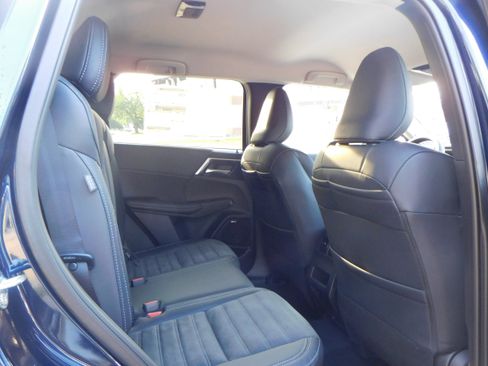 New 2025 Mitsubishi Outlander SE image 37