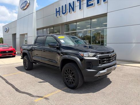 Used 2023 Chevrolet Colorado Trail Boss w/ Technology Package AWD/4WD image 35