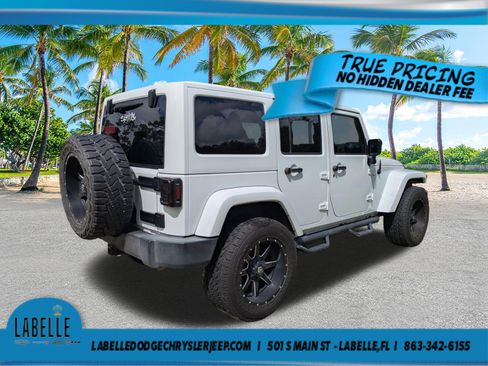 Used 2016 Jeep Wrangler Unlimited Sahara w/ Connectivity Group AWD/4WD image 4