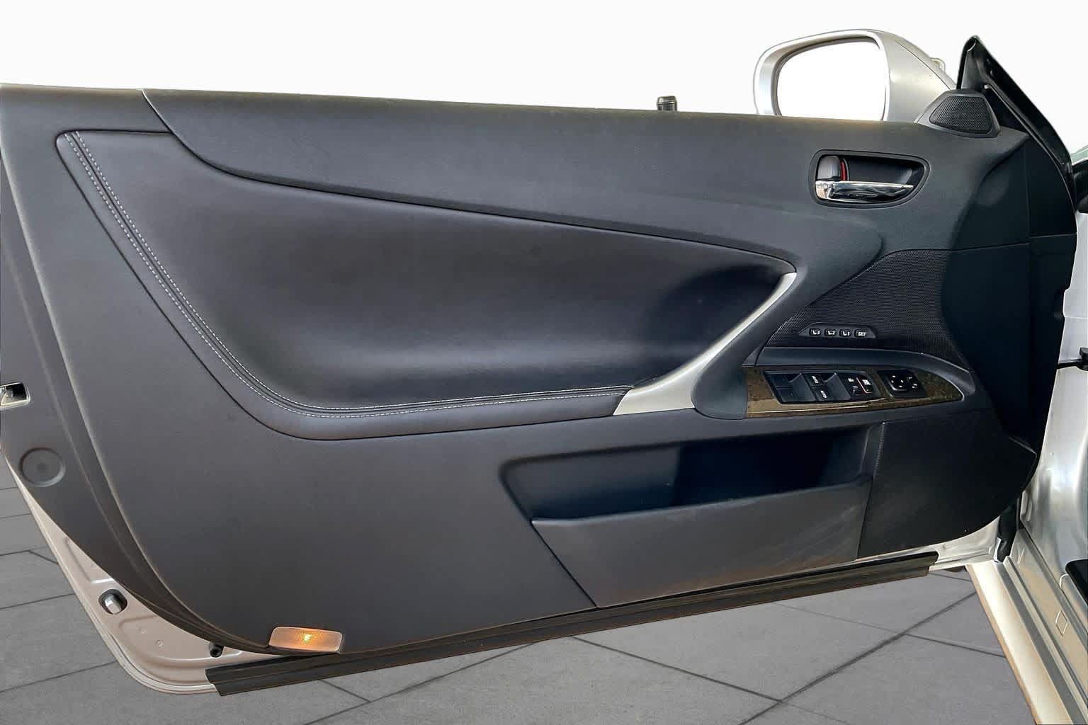 Used 2014 Lexus IS 250C w/ Luxury Package RWD image 18