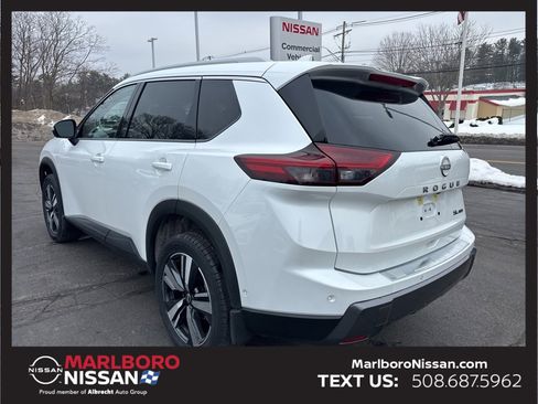 Certified 2025 Nissan Rogue SL w/ Tech Package image 5