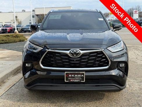 Used 2024 Toyota Highlander Limited image 8
