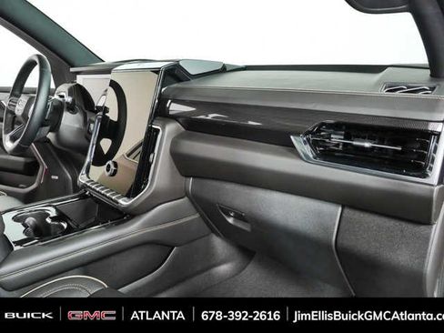 Used 2025 GMC Yukon Elevation AWD/4WD image 24