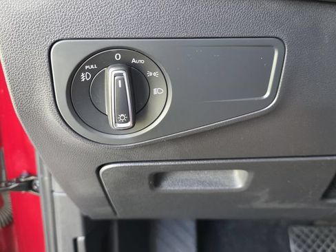 Used 2018 Volkswagen Tiguan SEL FWD image 27
