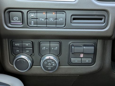 Used 2021 GMC Yukon SLT w/ SLT Luxury Plus Package image 25