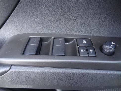 Used 2023 Toyota Camry SE w/ Cold Weather Package FWD image 16