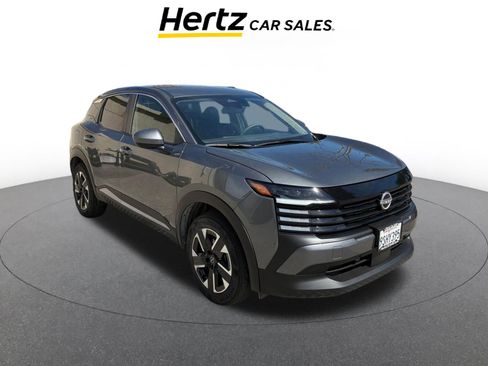 Used 2025 Nissan Kicks SV image 1