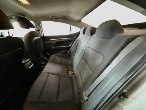 Used 2020 Hyundai Elantra SE w/ Cargo Package (C1) FWD image 17