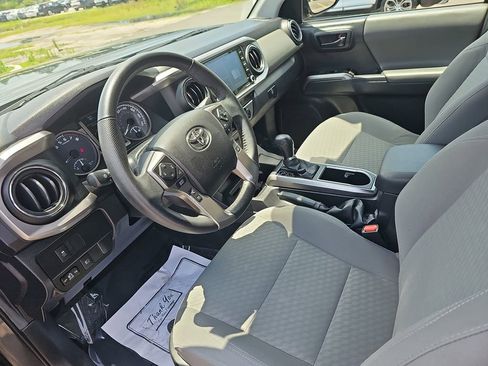Used 2022 Toyota Tacoma SR5 AWD/4WD image 16