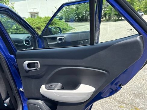 Used 2024 Hyundai Venue SEL FWD image 33