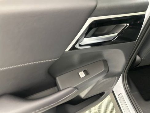 New 2025 Mitsubishi Outlander SE image 18