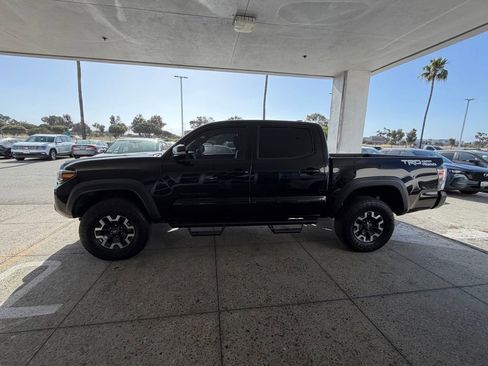 Used 2023 Toyota Tacoma TRD Off-Road w/ Technology Package RWD image 2