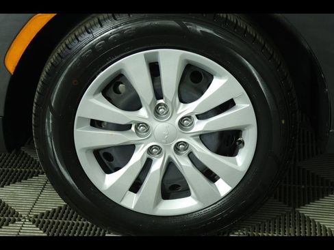 Used 2025 Kia Soul LX FWD image 20