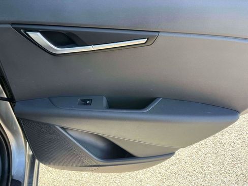 Certified 2025 Kia Niro LX image 8