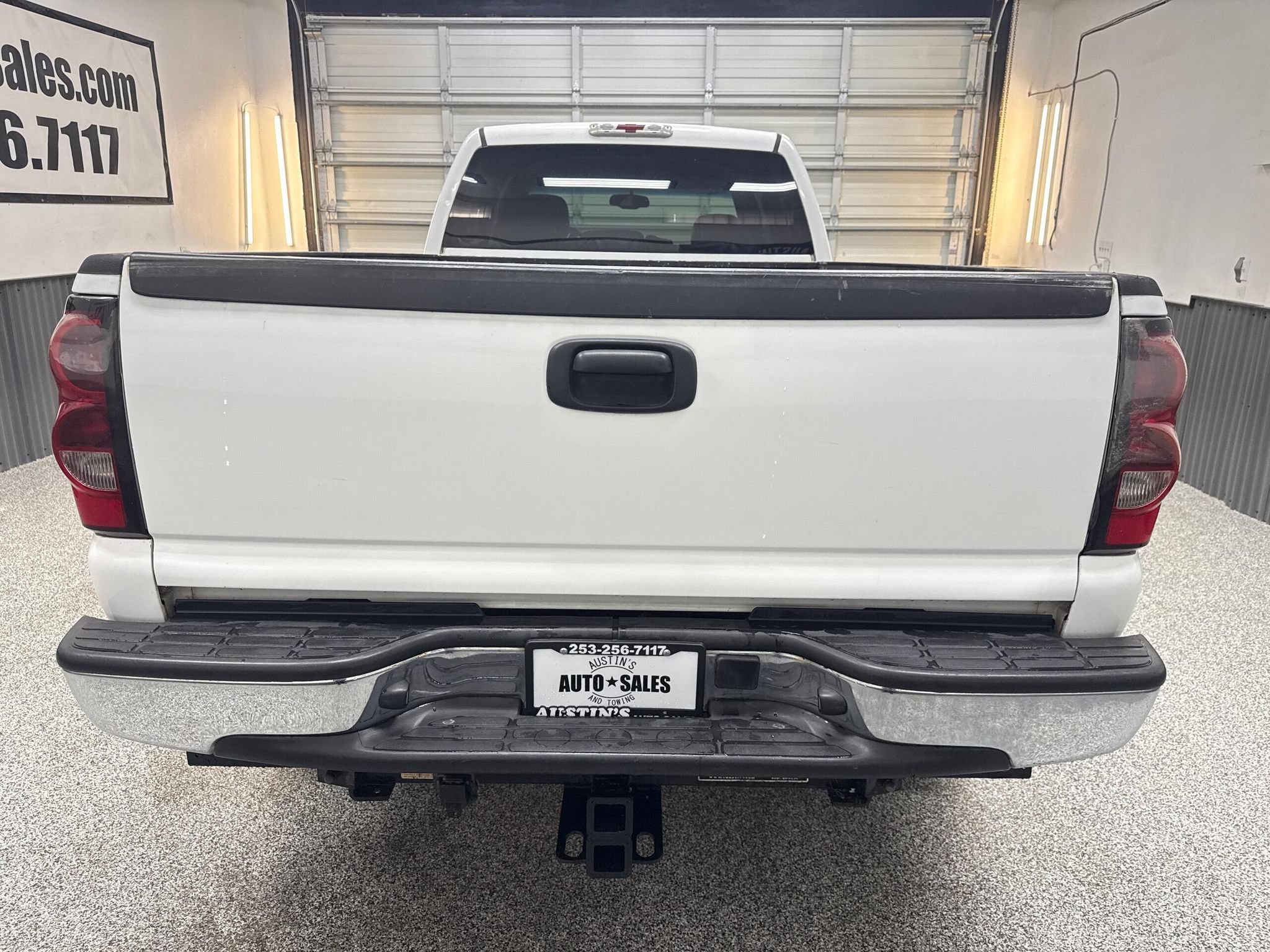 Used 2005 Chevrolet Silverado 3500 LT w/ Heavy-Duty Power Package AWD/4WD image 4
