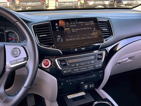 Used 2021 Honda Pilot Touring image 6
