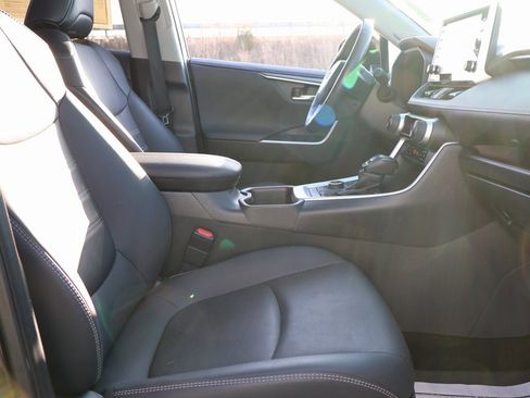 Used 2022 Toyota RAV4 Limited image 9