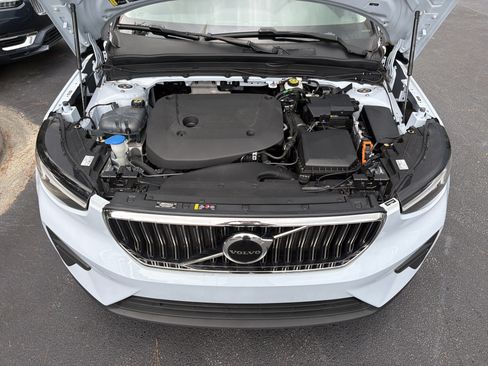 Certified 2024 Volvo XC40 B5 Core w/ Protection Package Premier AWD/4WD image 36