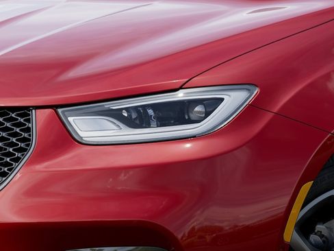 New 2026 Chrysler Pacifica Select AWD/4WD image 36