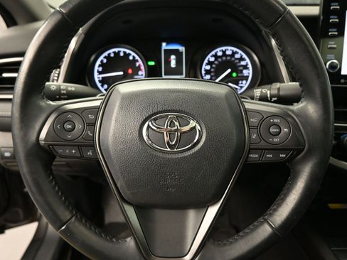 Used 2022 Toyota Camry SE image 11