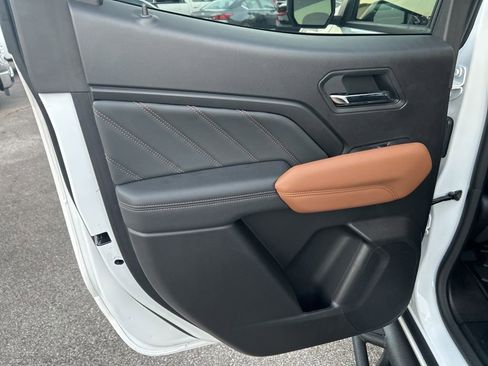 Used 2025 GMC Canyon AT4 image 20