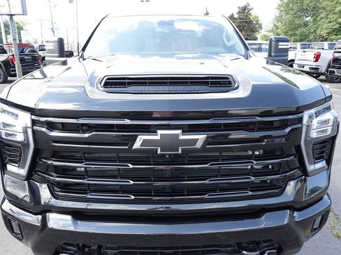 Used 2024 Chevrolet Silverado 2500 LT w/ Midnight Edition AWD/4WD image 6