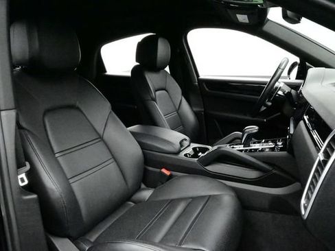 Used 2023 Porsche Cayenne Coupe w/ Premium Package AWD/4WD image 18