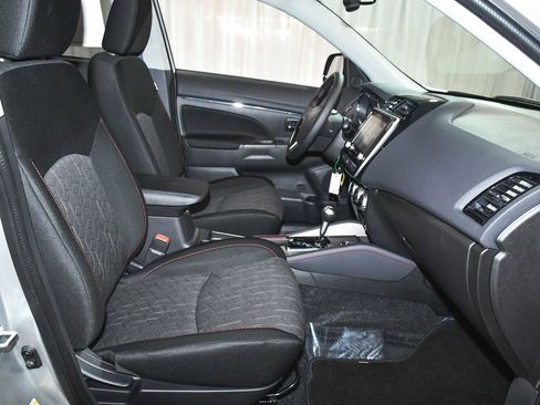 Used 2025 Mitsubishi Outlander Sport LE AWD/4WD image 40