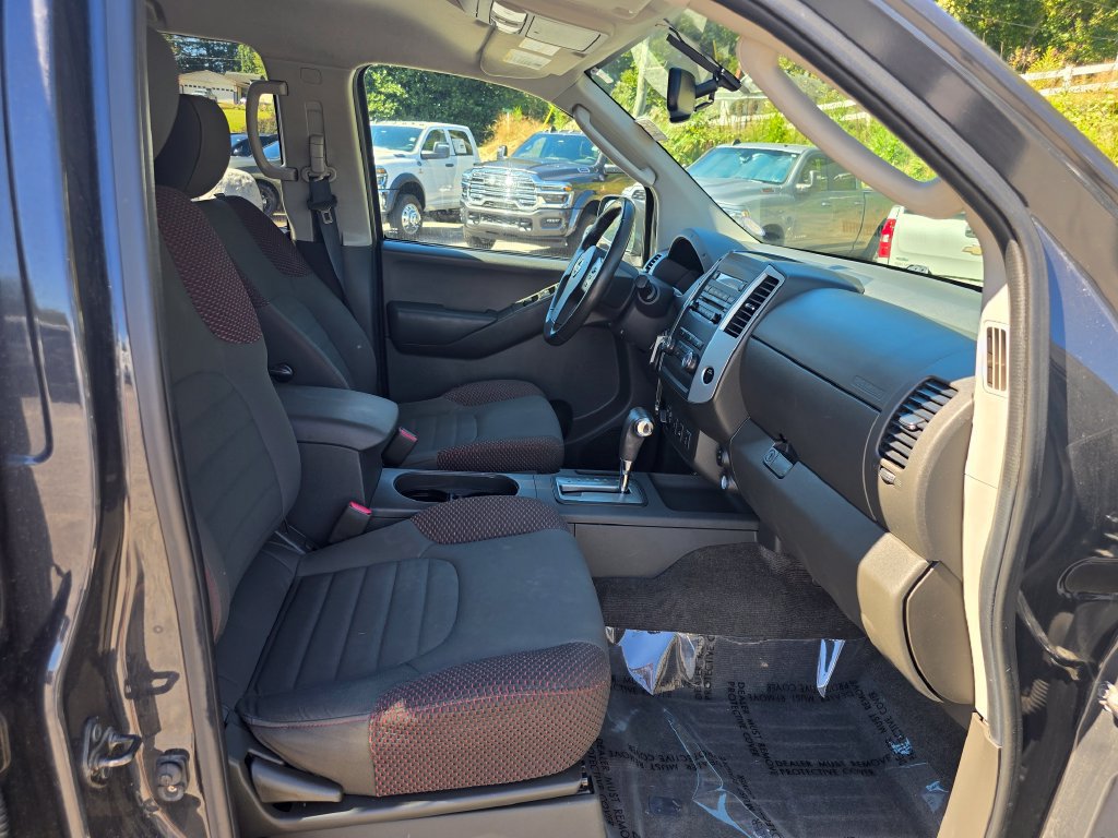 Used 2011 Nissan Frontier PRO-4X AWD/4WD image 26