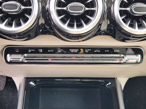 Used 2022 Mercedes-Benz GLB 250 4MATIC image 20