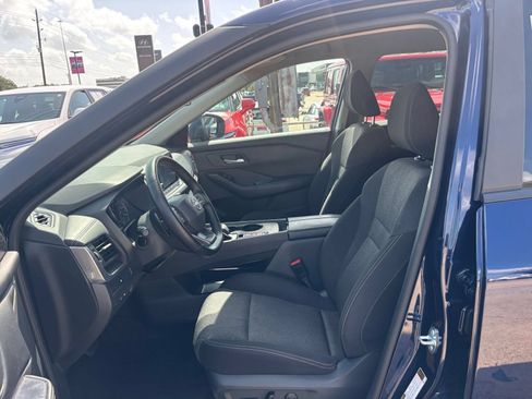 Used 2025 Nissan Rogue SV FWD image 29