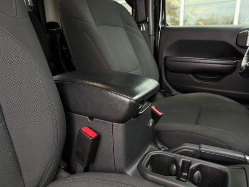 Used 2021 Jeep Gladiator Sport image 29