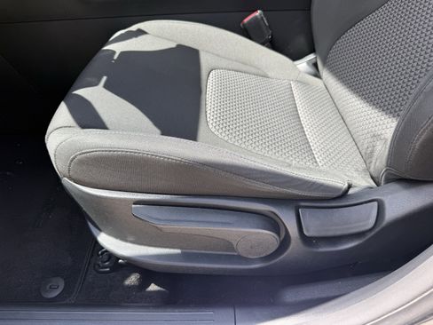 Used 2025 Kia Sportage LX image 30