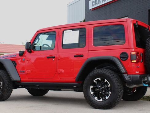 Used 2025 Jeep Wrangler Unlimited Rubicon 4xe w/ Safety Group AWD/4WD image 17