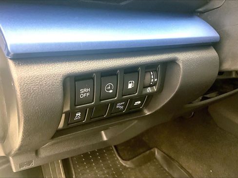 Used 2019 Subaru Crosstrek Hybrid w/ Moonroof Package w/Navigation AWD/4WD image 33