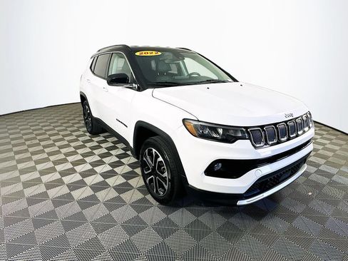 Certified 2022 Jeep Compass Limited AWD/4WD image 2