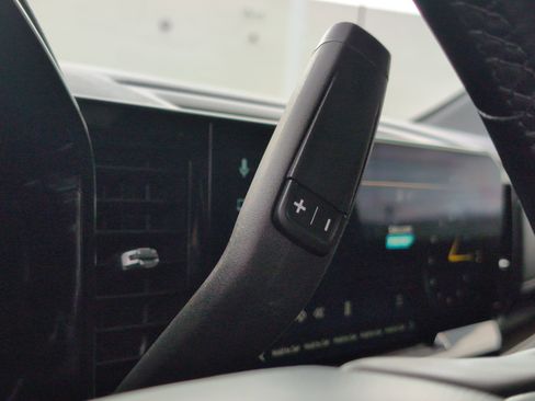 Used 2024 Chevrolet Silverado 1500 LT image 22