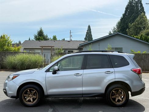 Used 2018 Subaru Forester 2.5i Premium w/ Popular Package #3A AWD/4WD image 2